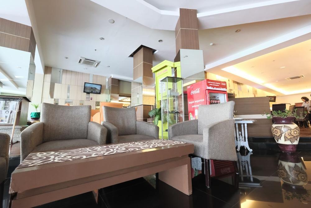 Tjokro Hotel Klaten Ngoại thất bức ảnh