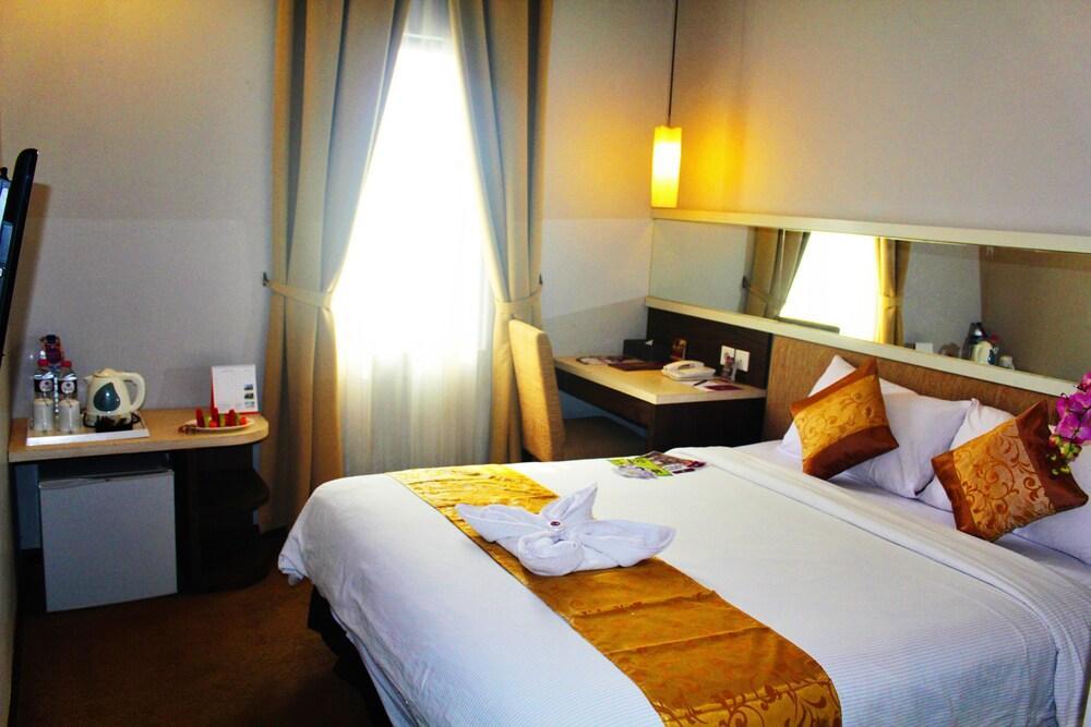 Tjokro Hotel Klaten Ngoại thất bức ảnh