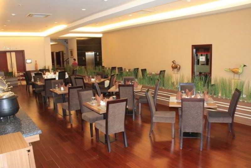 Tjokro Hotel Klaten Ngoại thất bức ảnh