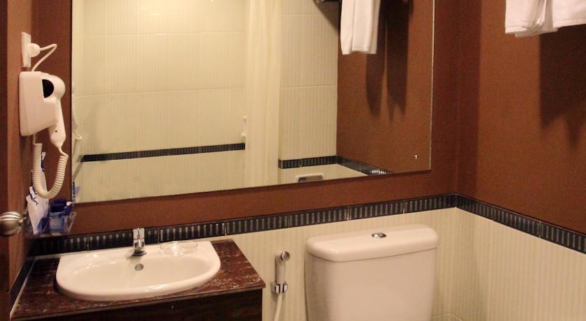 Tjokro Hotel Klaten Ngoại thất bức ảnh