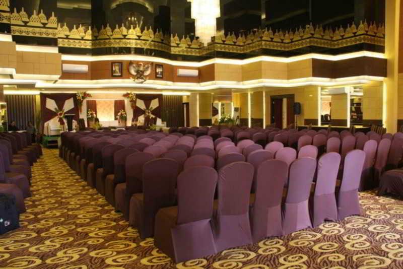 Tjokro Hotel Klaten Ngoại thất bức ảnh