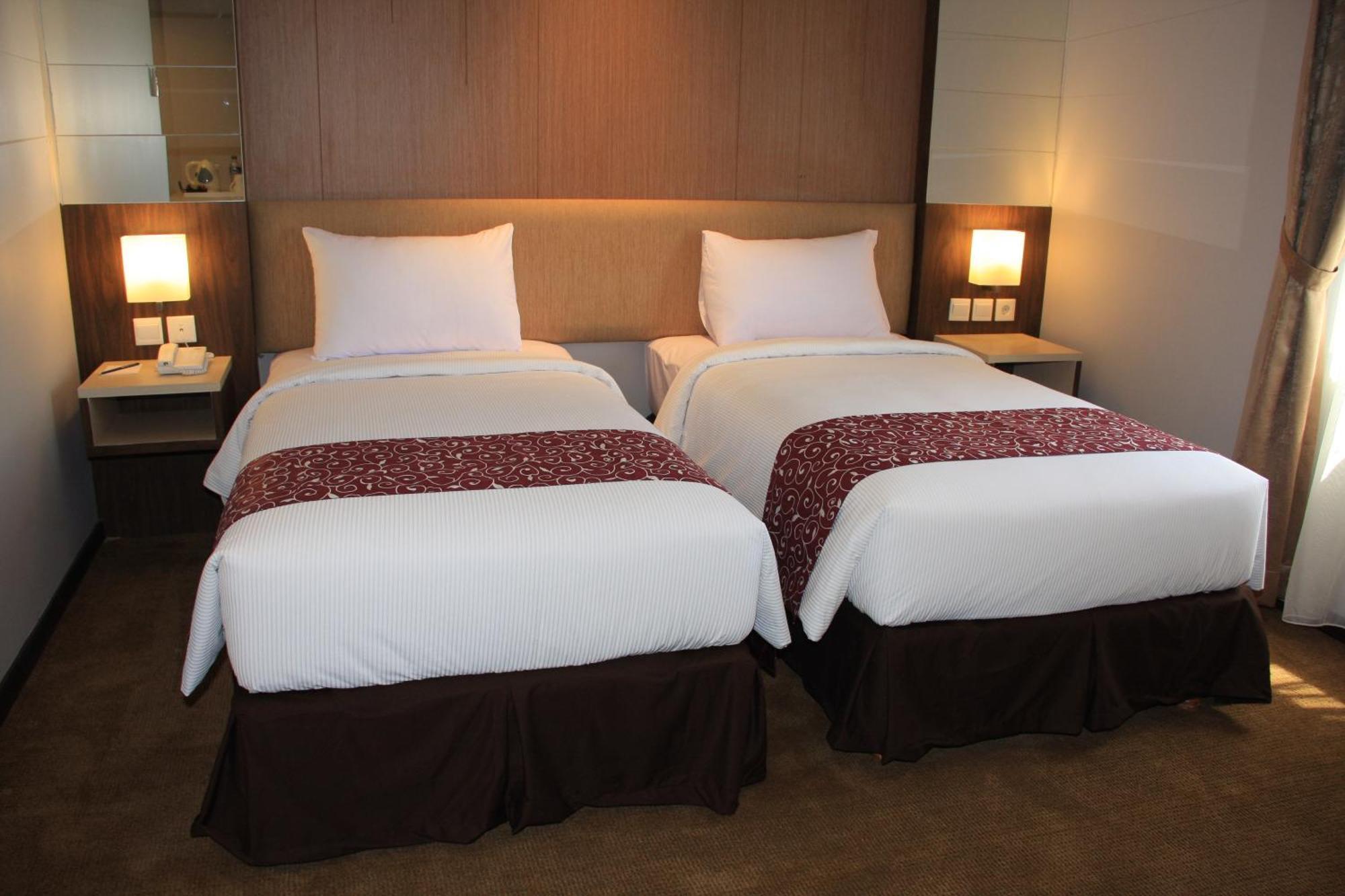 Tjokro Hotel Klaten Ngoại thất bức ảnh
