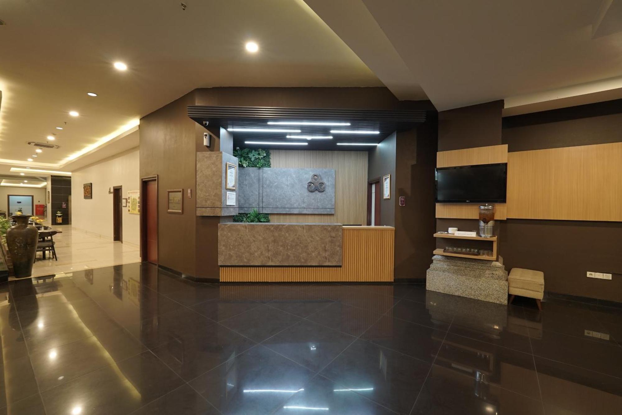 Tjokro Hotel Klaten Ngoại thất bức ảnh