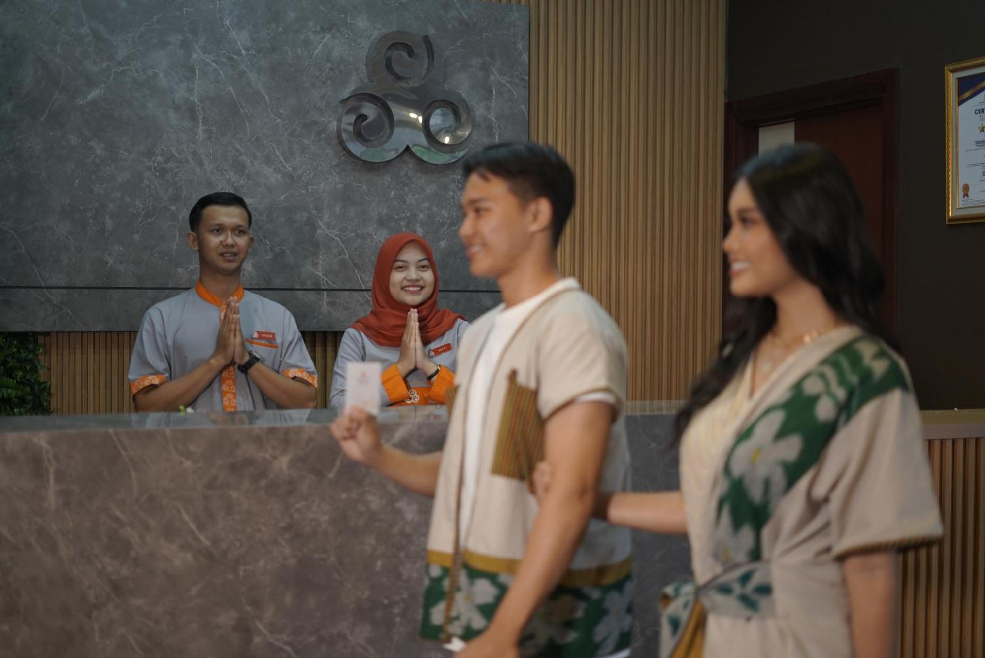 Tjokro Hotel Klaten Ngoại thất bức ảnh