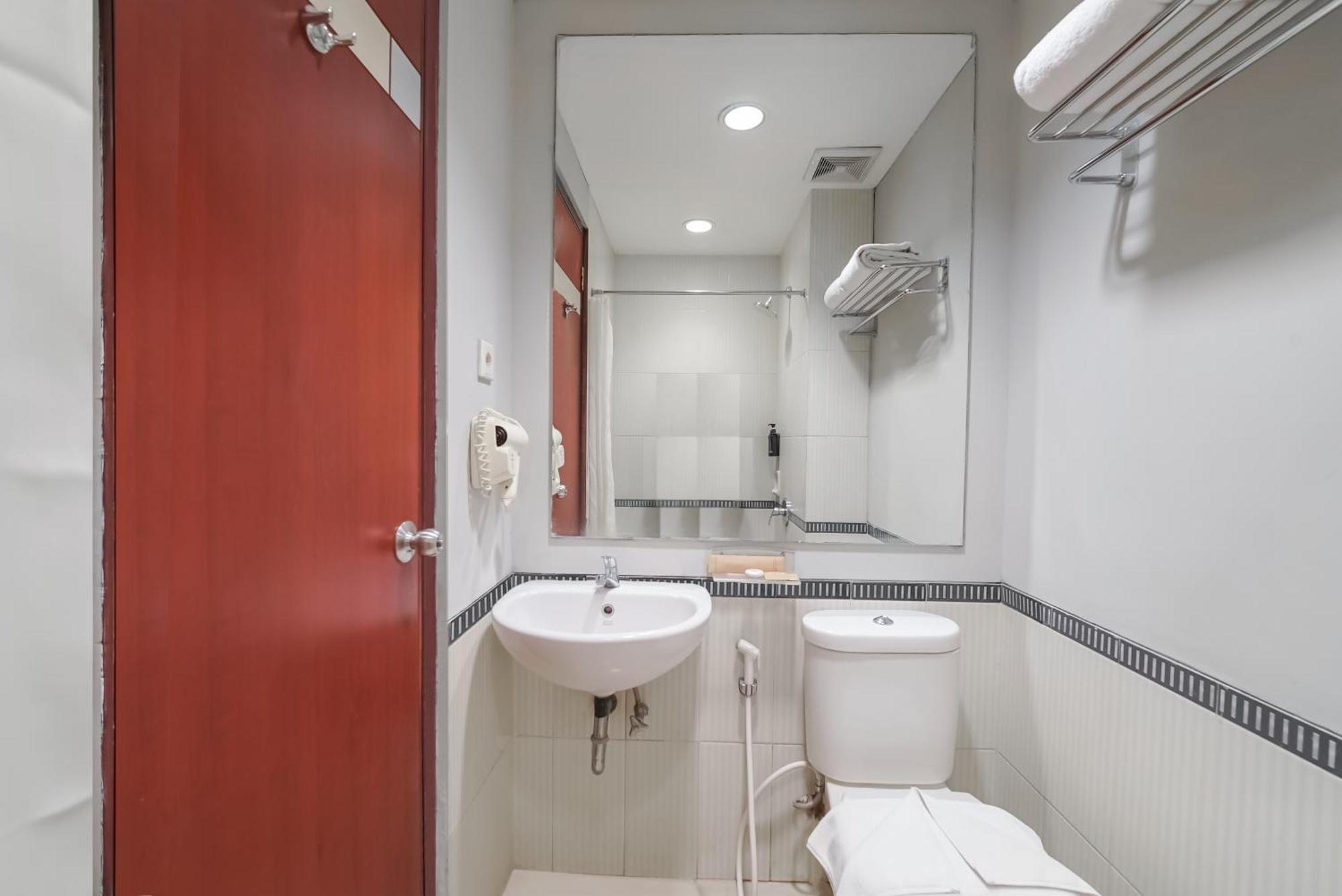 Tjokro Hotel Klaten Ngoại thất bức ảnh