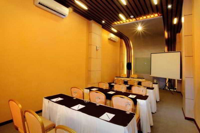 Tjokro Hotel Klaten Ngoại thất bức ảnh