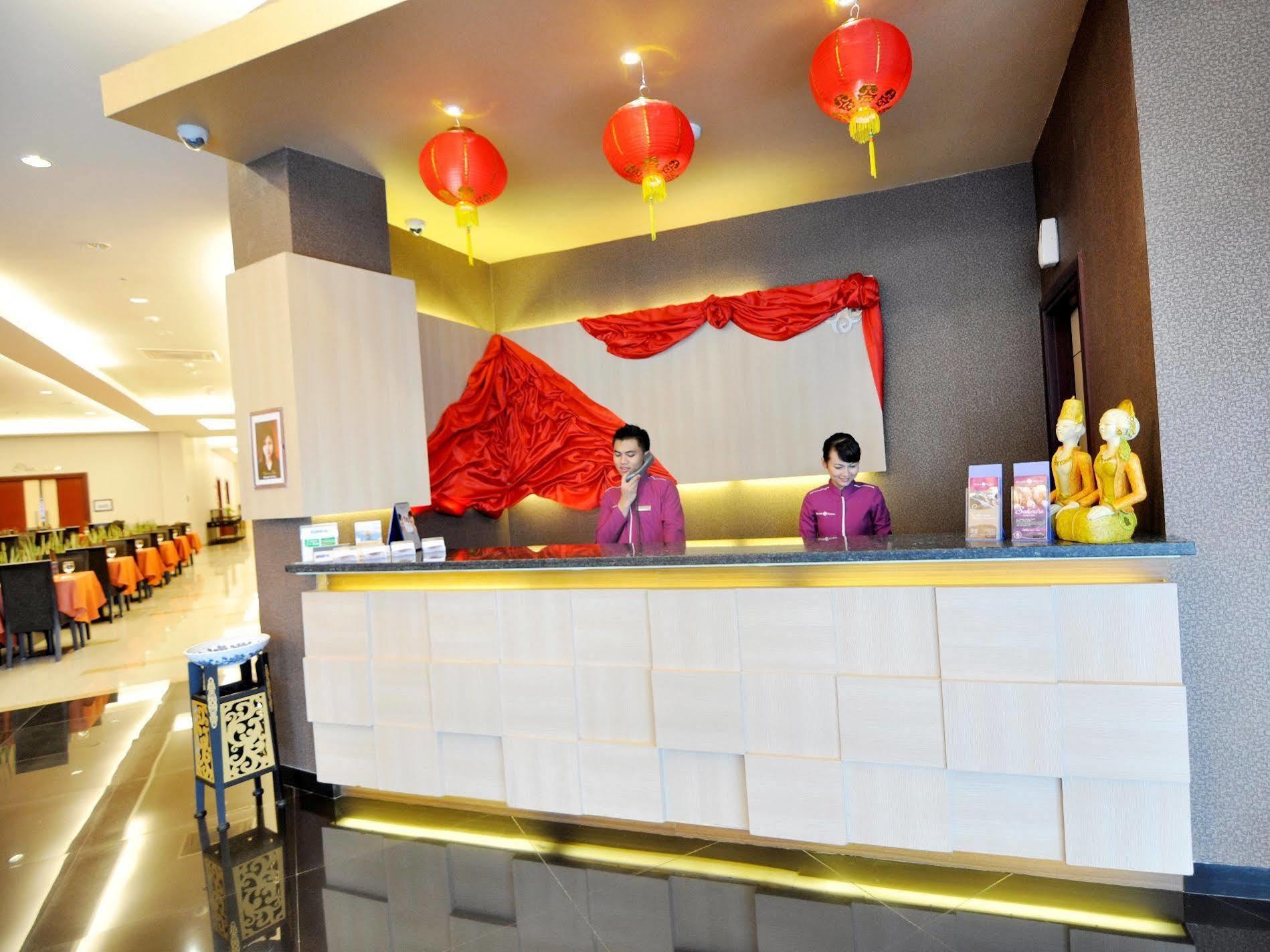 Tjokro Hotel Klaten Ngoại thất bức ảnh