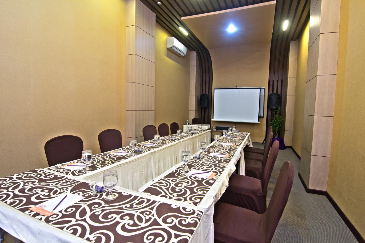 Tjokro Hotel Klaten Ngoại thất bức ảnh